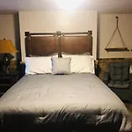 Savannah Sojourn - Time Travelers Retreat 1853
