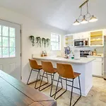 Cheerful Savannah Vacation Rental With Fire Pit!
