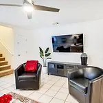Charming Savannah Vacation Rental With Game Room!