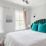 Radiant Estate In Savannah