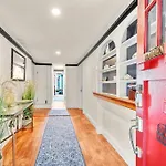 New2/2 Garden Apartment Historic