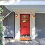 New2/2 Garden Apartment Historic