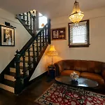5 Bedroom Downtown Savannah Ga