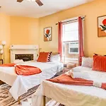 5 Mins To Forsyth - Downtown - Sleeps 10 - Starland