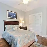 504 E Gwinnett