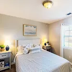 7 Leeward Ct.