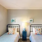 7 Leeward Ct.