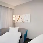 Courtyard By Marriott Savannah Midtown