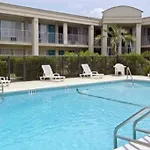 Days Inn Savannah - Oglethorpe Mall/Midtown