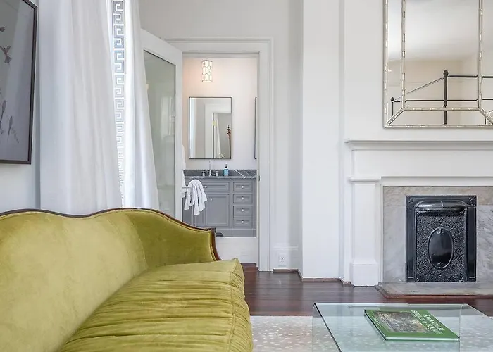 Luxury Suite Overlooking Taylor Square - House On Taylor Square