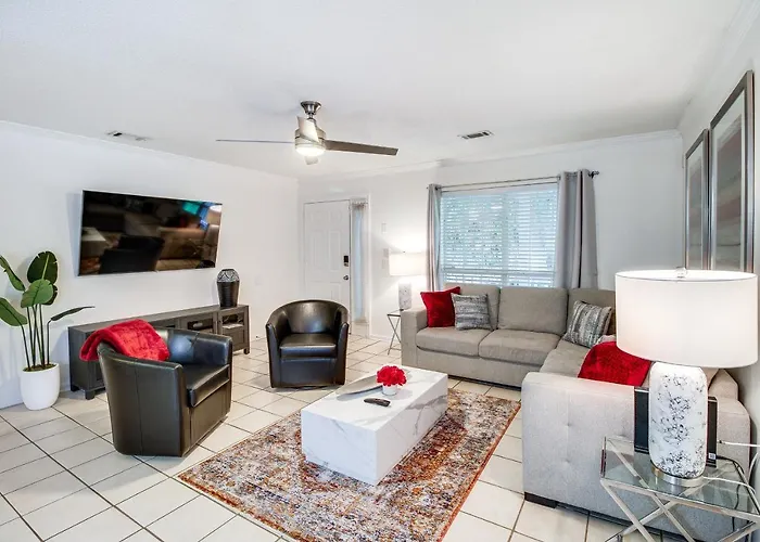 Charming Savannah Vacation Rental With Game Room!