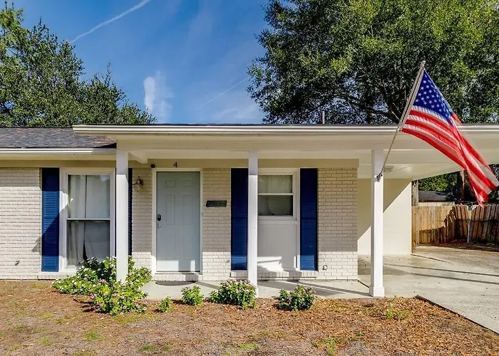 Centrally Located Between Tybee Island And Dt Savannah