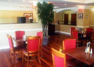 Hotel Spark By Hilton Airport