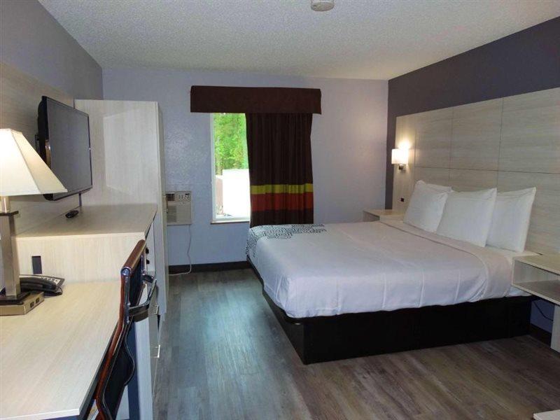 Days By Wyndham Gateway I-95 Hotel