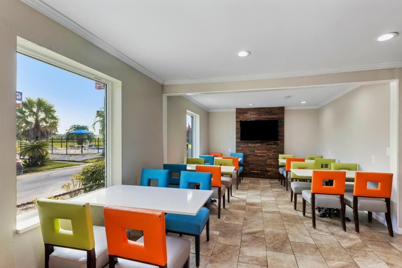 Days By Wyndham Gateway I-95 Hotel Savannah