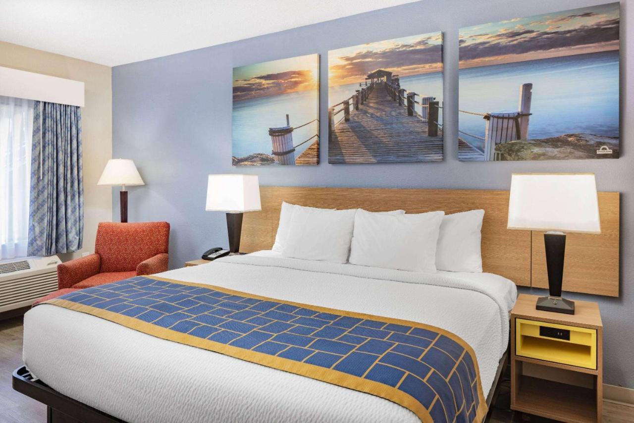 Days & By Wyndham Midtown 2*