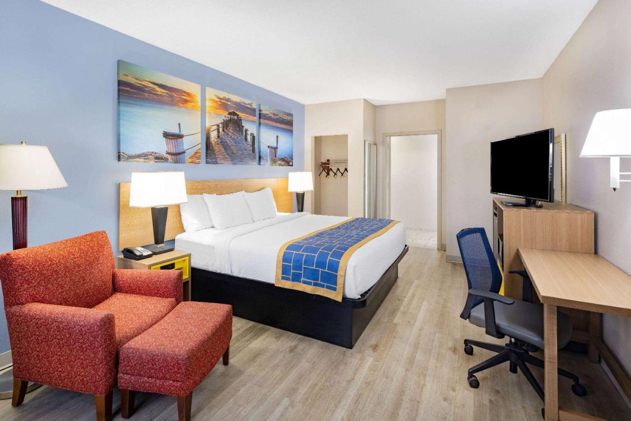 Days & By Wyndham Midtown Savannah