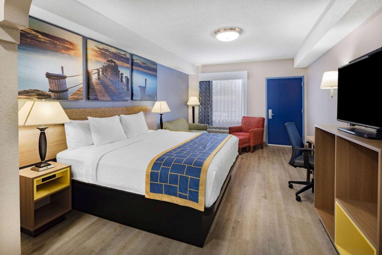 Days & By Wyndham Midtown