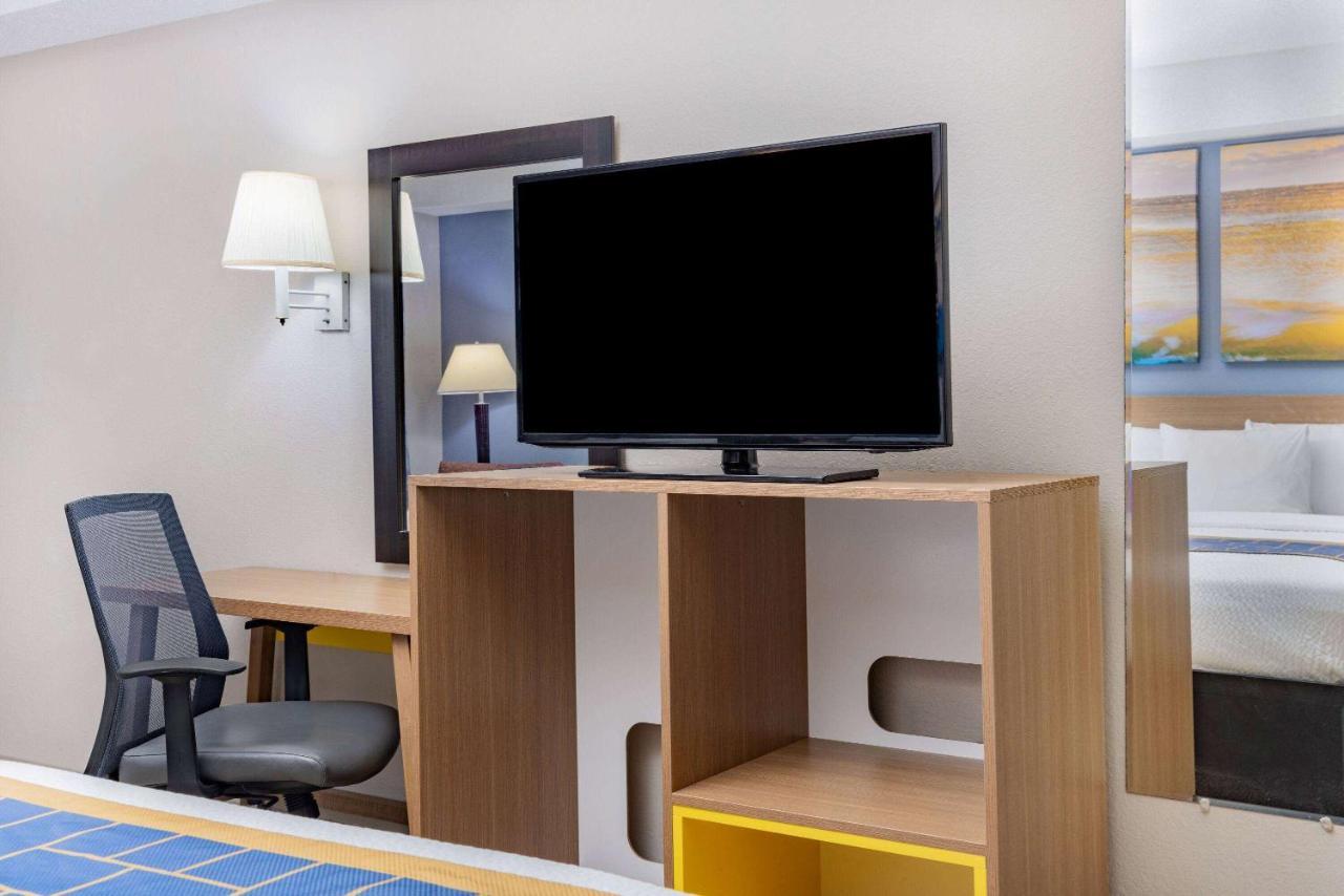 Days & By Wyndham Midtown 2*