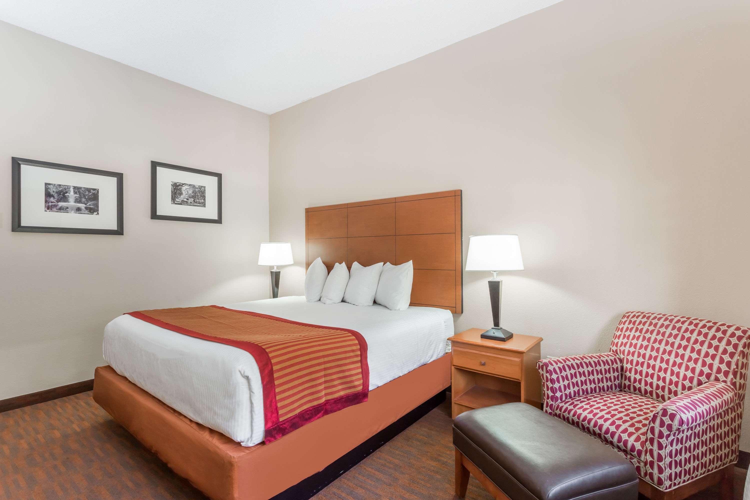 Baymont By Wyndham Savannah/garden Hotel 3*