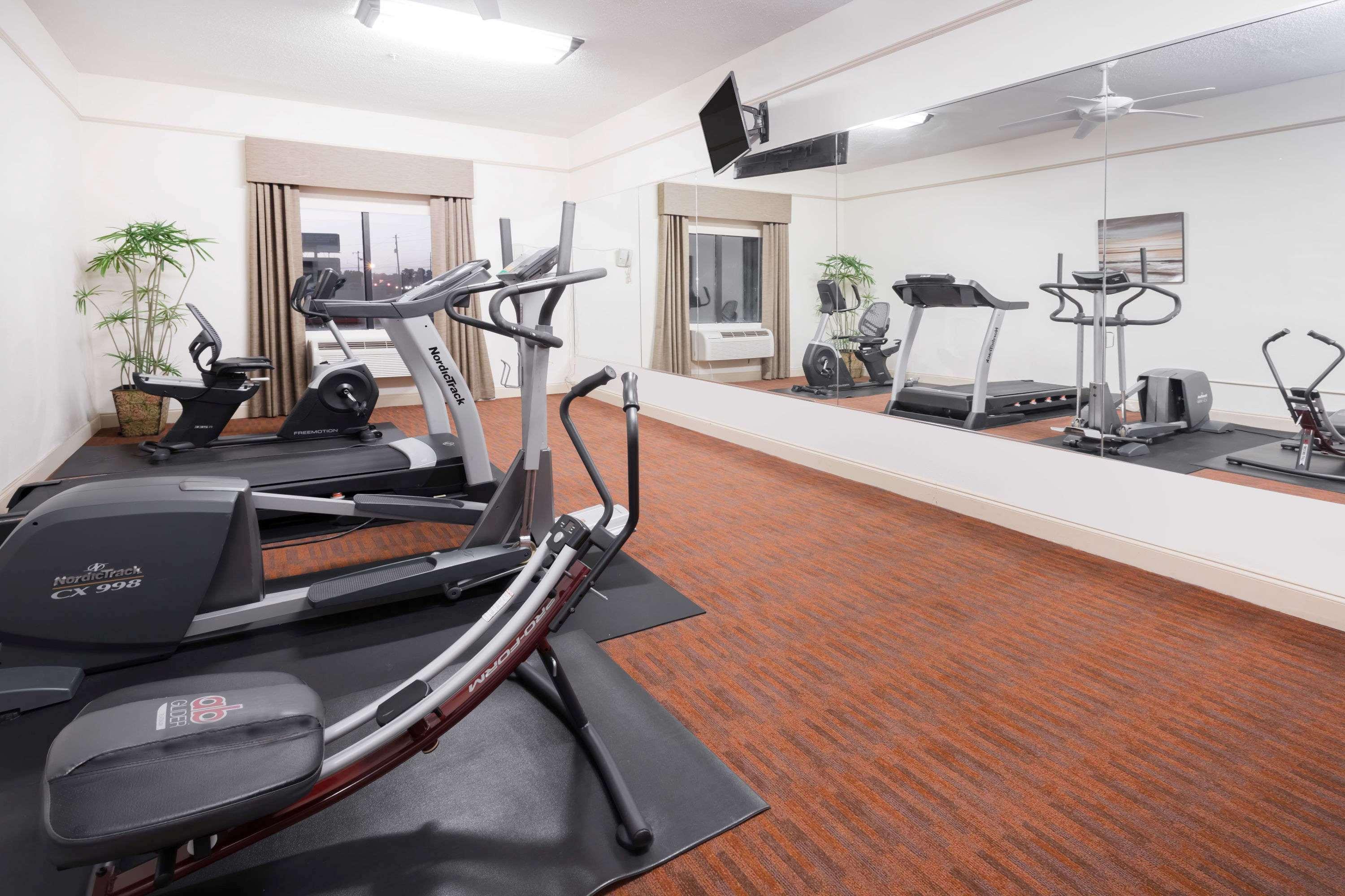 Baymont By Wyndham Savannah/garden Hotel 3*