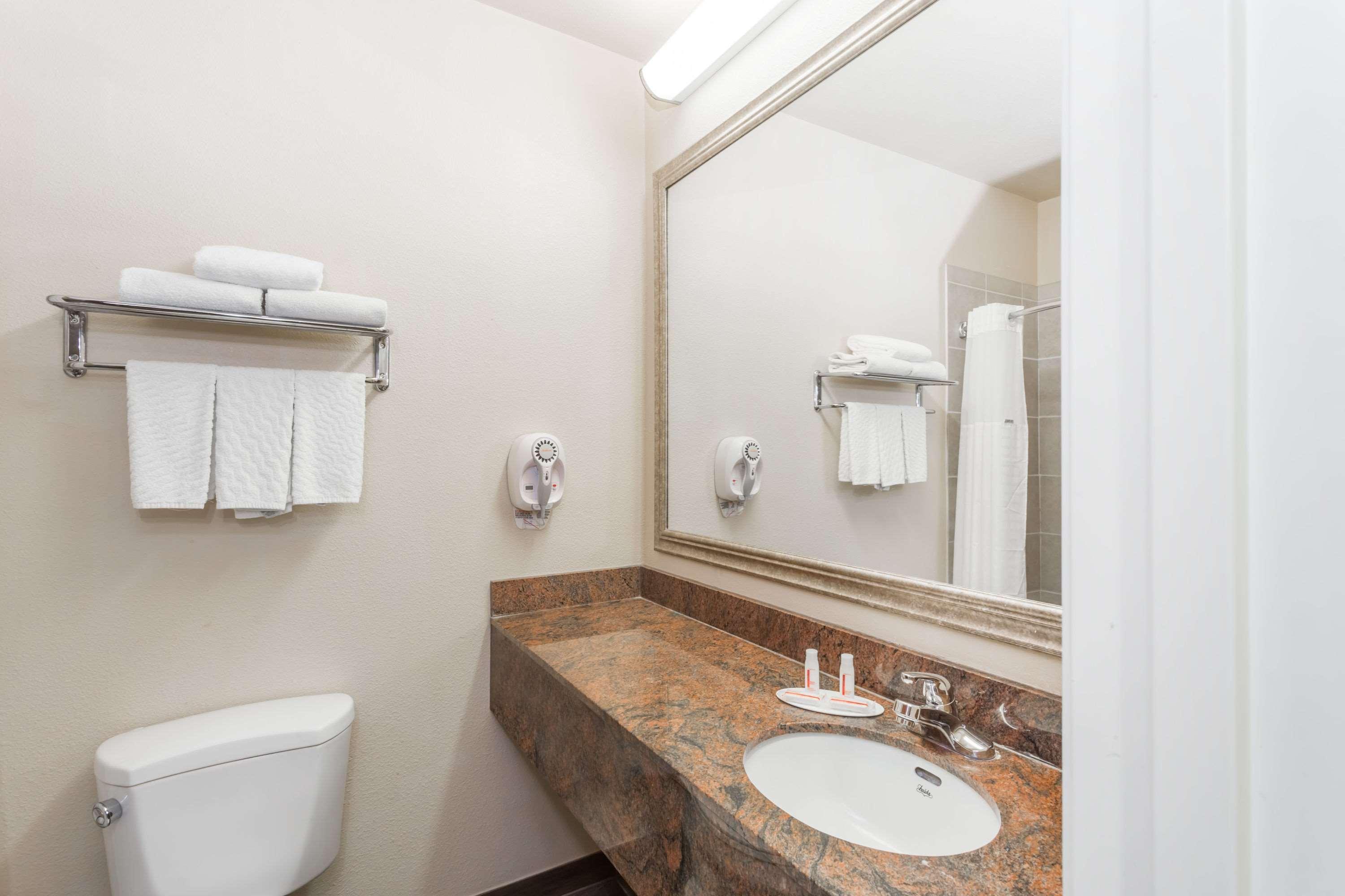 Hotel Baymont By Wyndham Savannah/garden Savannah