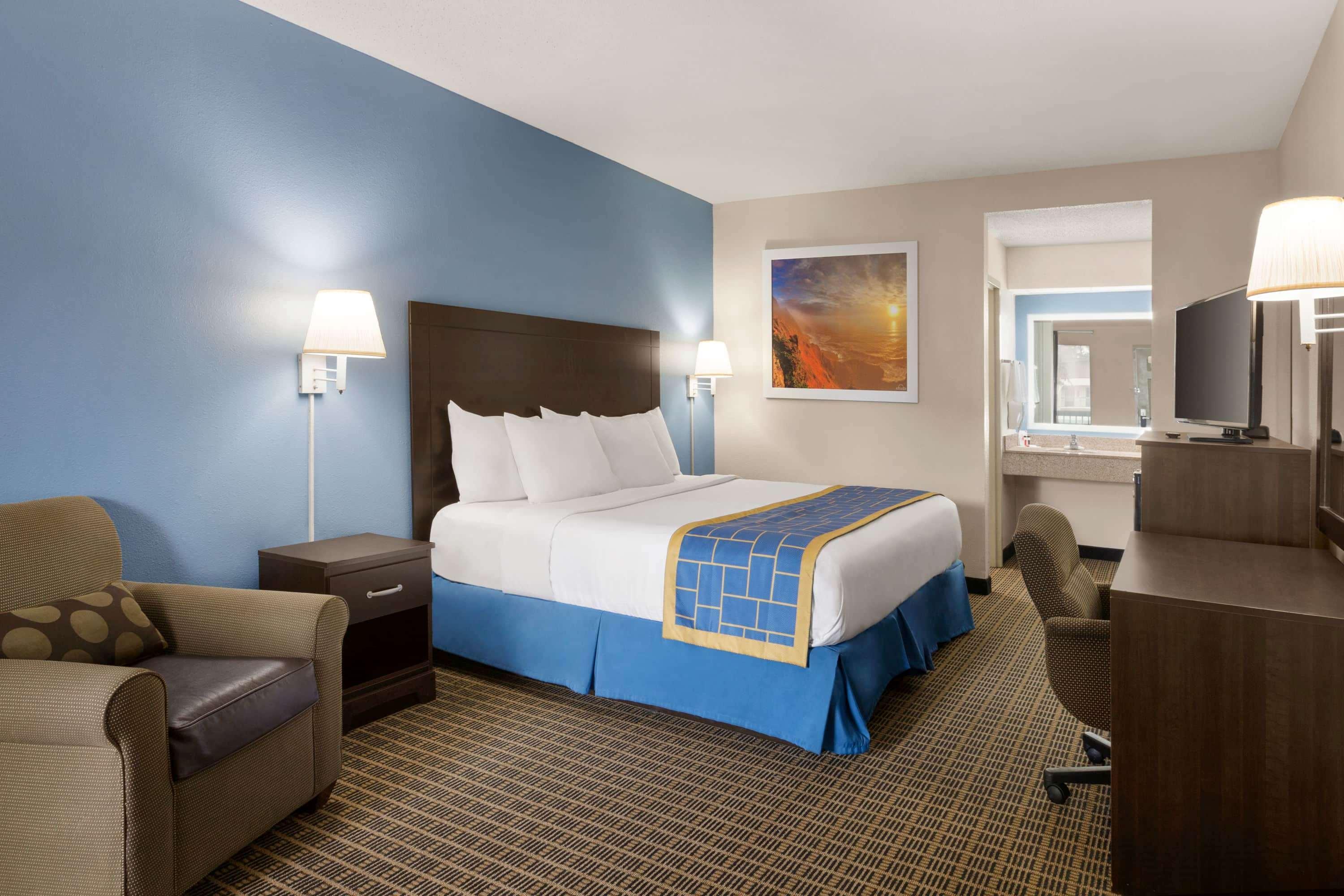 Days & By Wyndham Midtown 2*