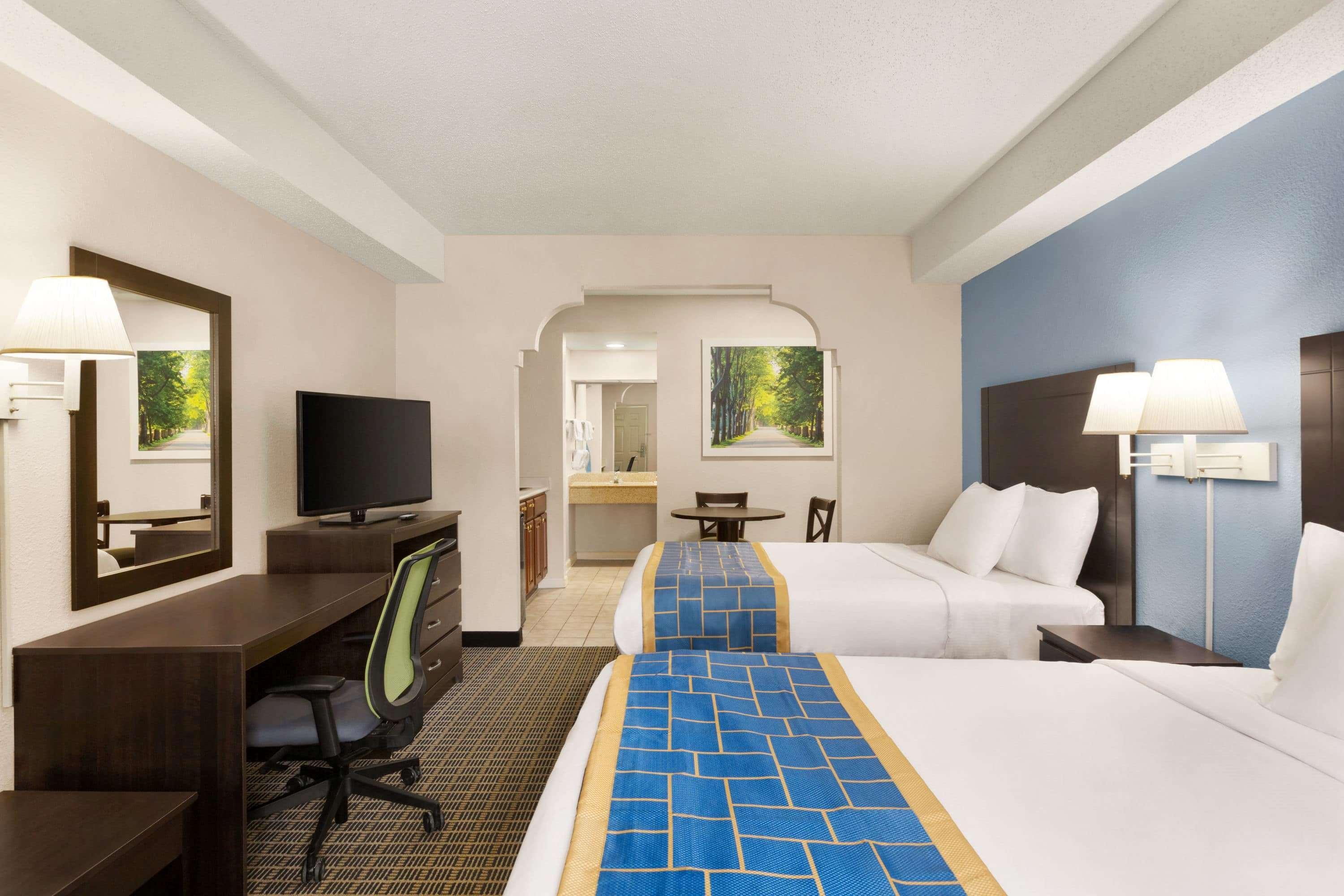 Motel Days & By Wyndham Midtown