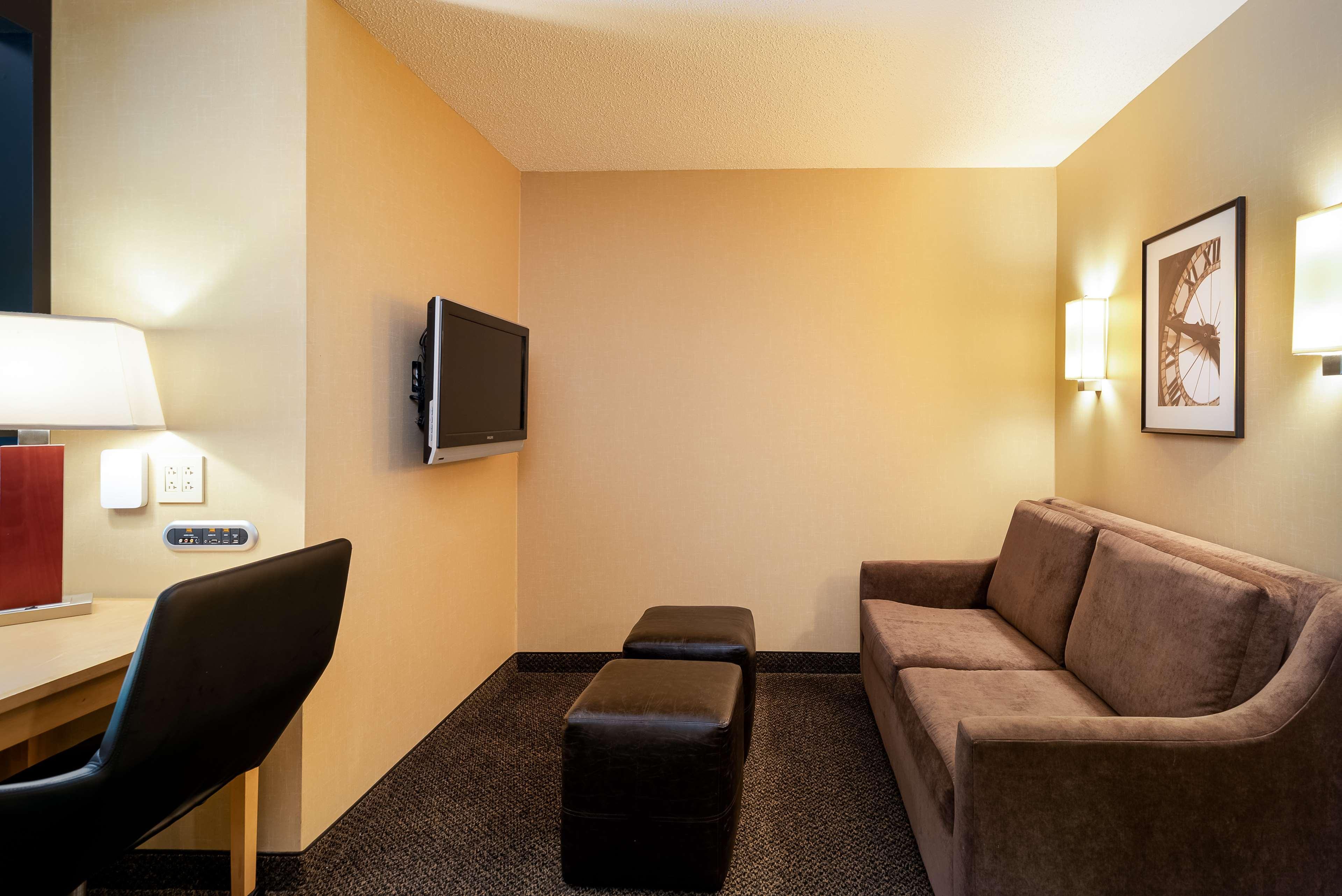 Hotel Doubletree By Hilton Airport 4*