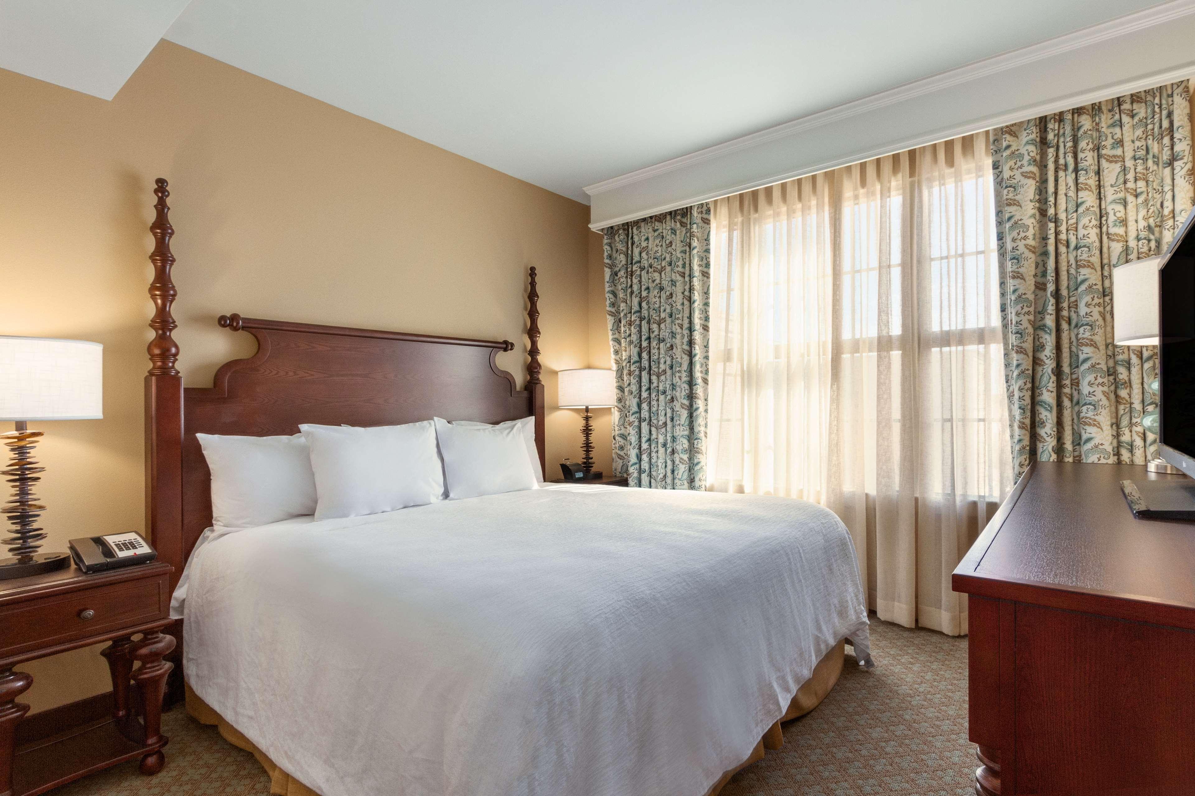 Hotel Embassy Historic District 4*