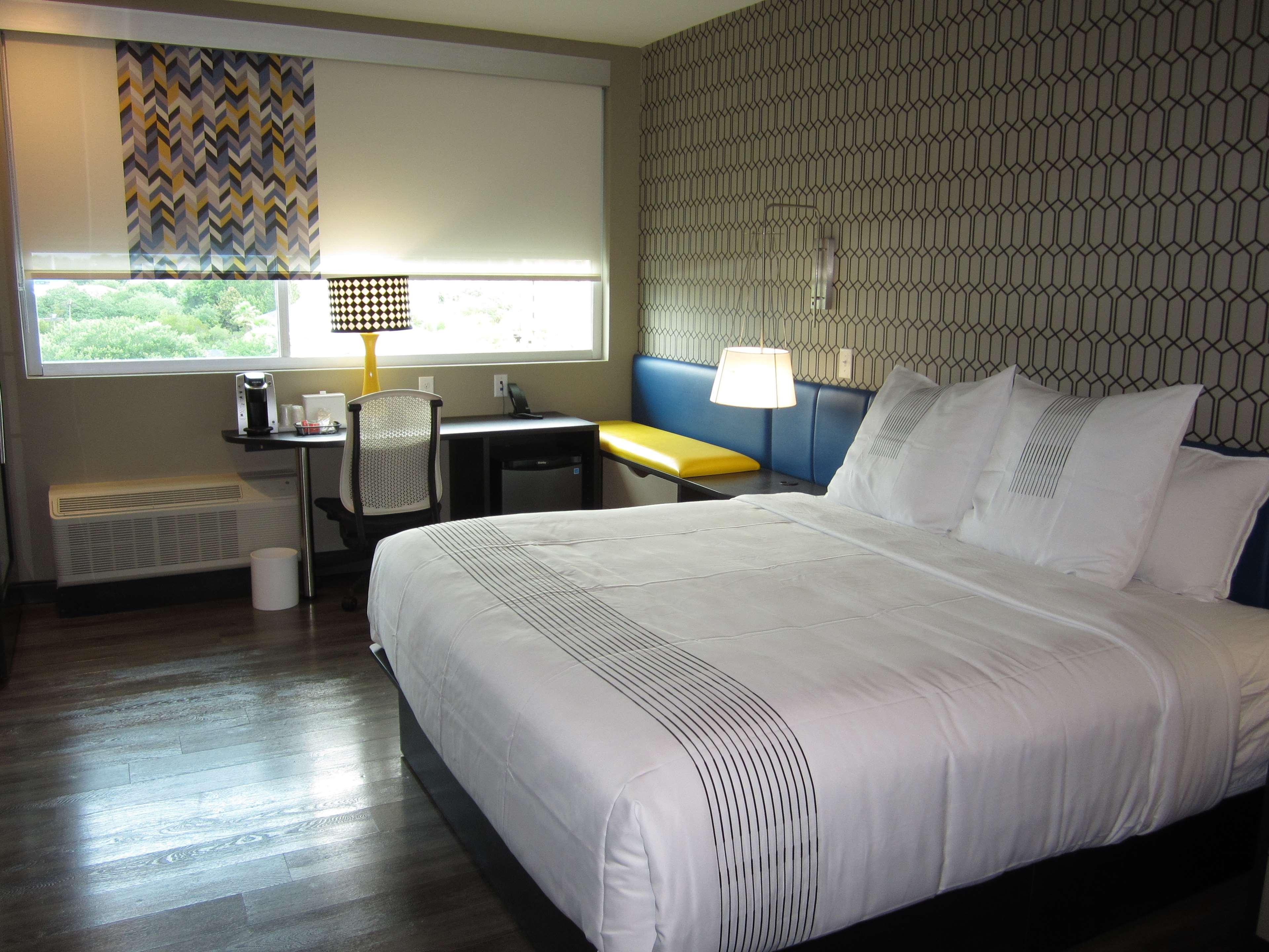 Hotel Glo Western Savannah-gateway I-95