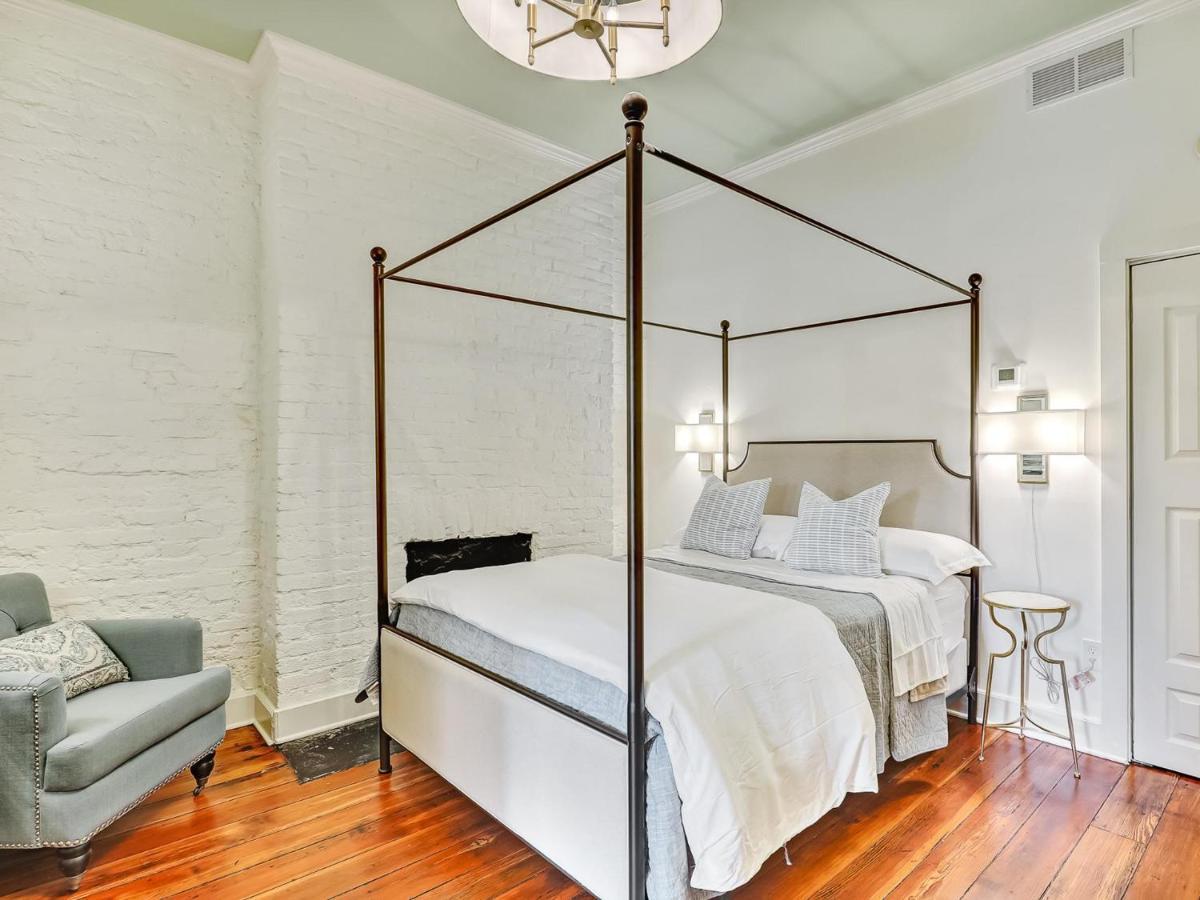 Gordon Azalea Apartment
