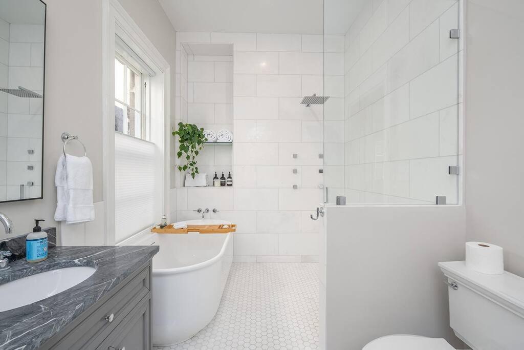 Luxury Overlooking Taylor Square - House On Taylor Square * Savannah