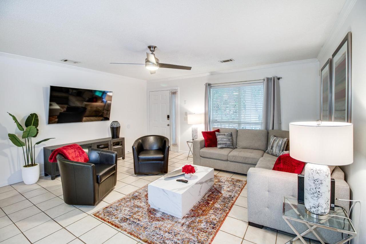 Charming Vacation With Game Room! Holiday home