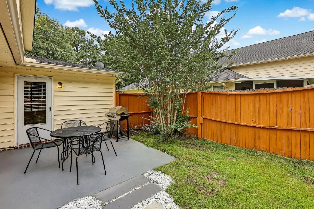 Charming Vacation With Game Room! Savannah