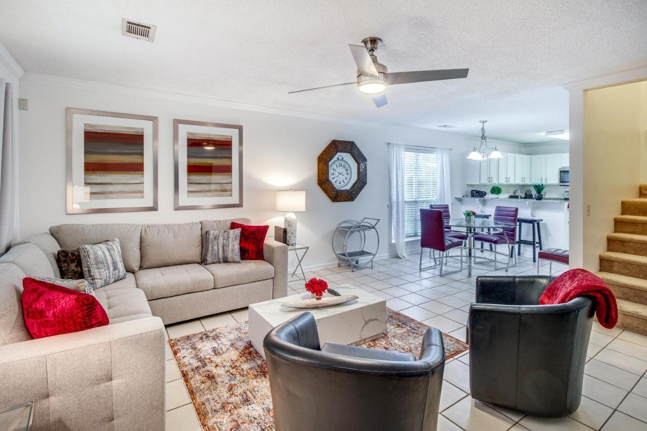Charming Vacation With Game Room! Holiday home
