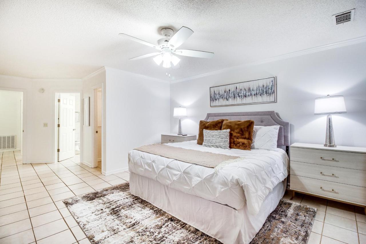 Holiday home Charming Vacation With Game Room! Savannah