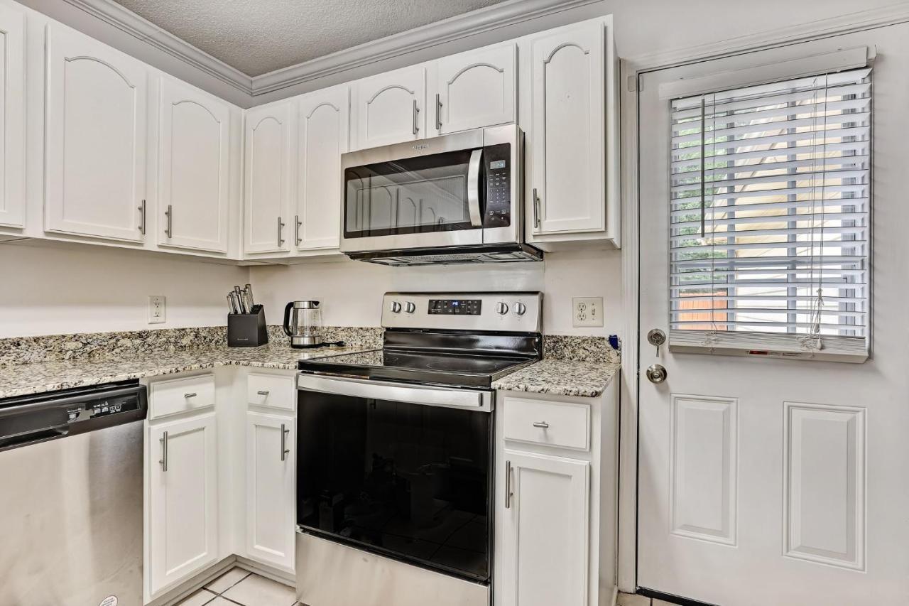 Charming Vacation With Game Room! Savannah