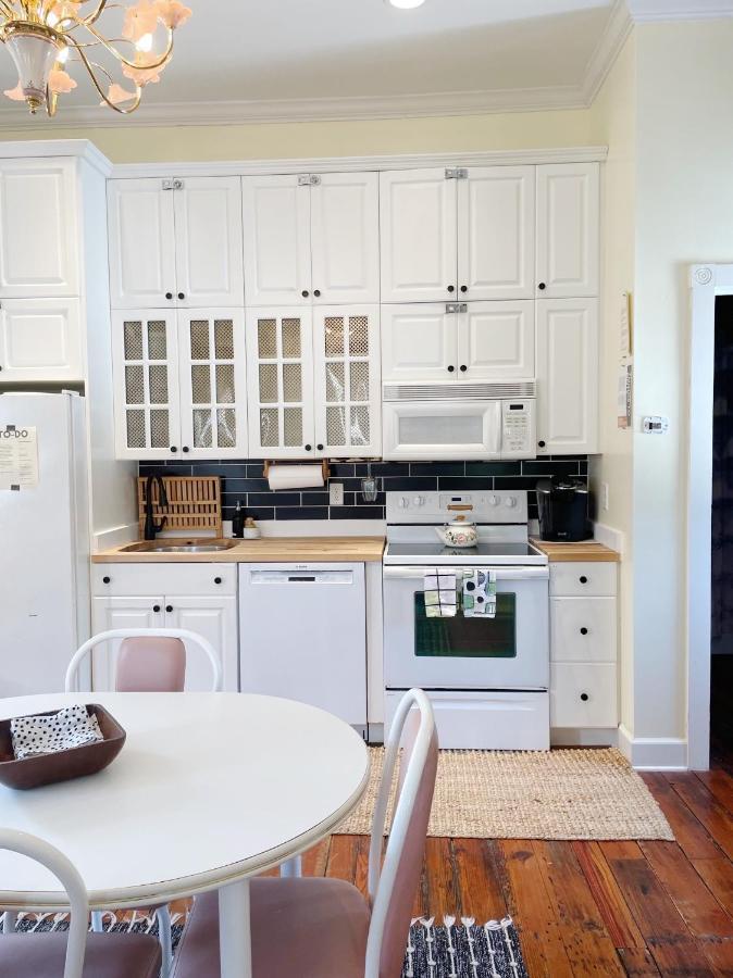 Charming 1885 Parlor Loft Downtown Holiday home