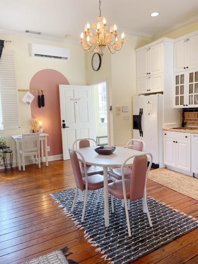 Charming 1885 Parlor Loft Downtown Holiday home Savannah