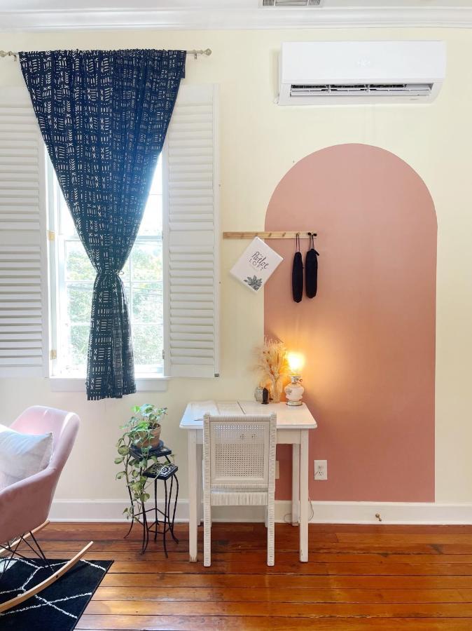 Charming 1885 Parlor Loft Downtown Savannah