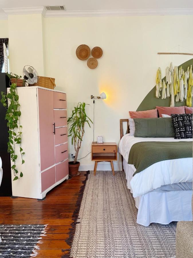 Charming 1885 Parlor Loft Downtown Holiday home