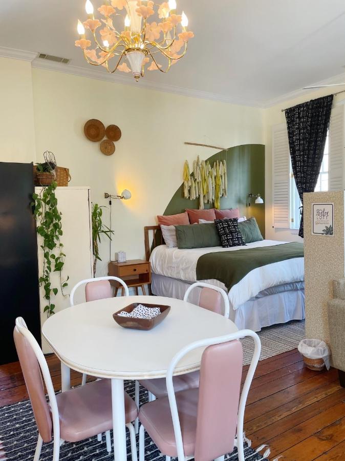 Charming 1885 Parlor Loft Downtown Savannah