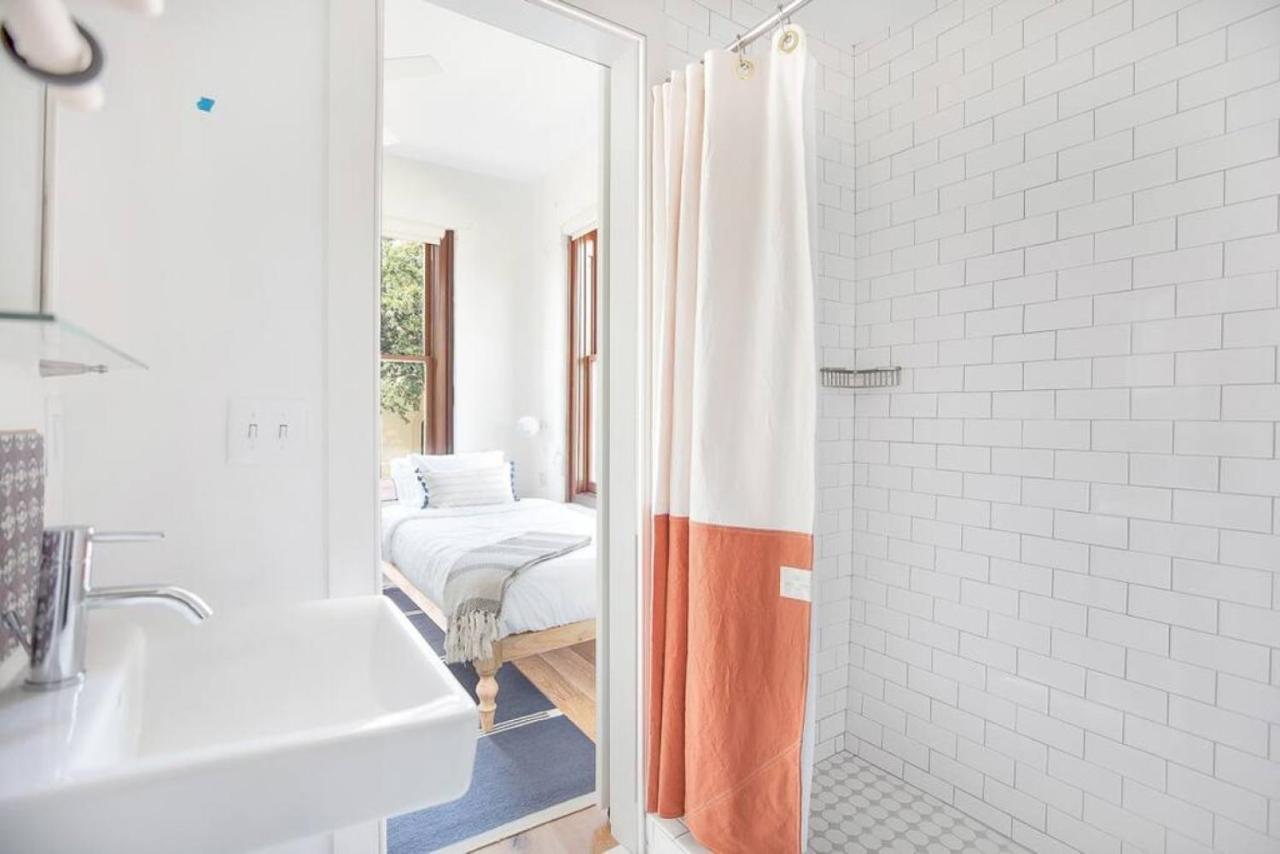 2br In Downtown Holiday home Savannah