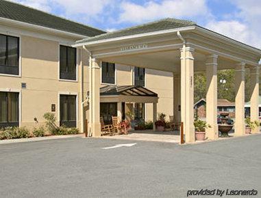Hotel Baymont By Wyndham Savannah/garden 3*