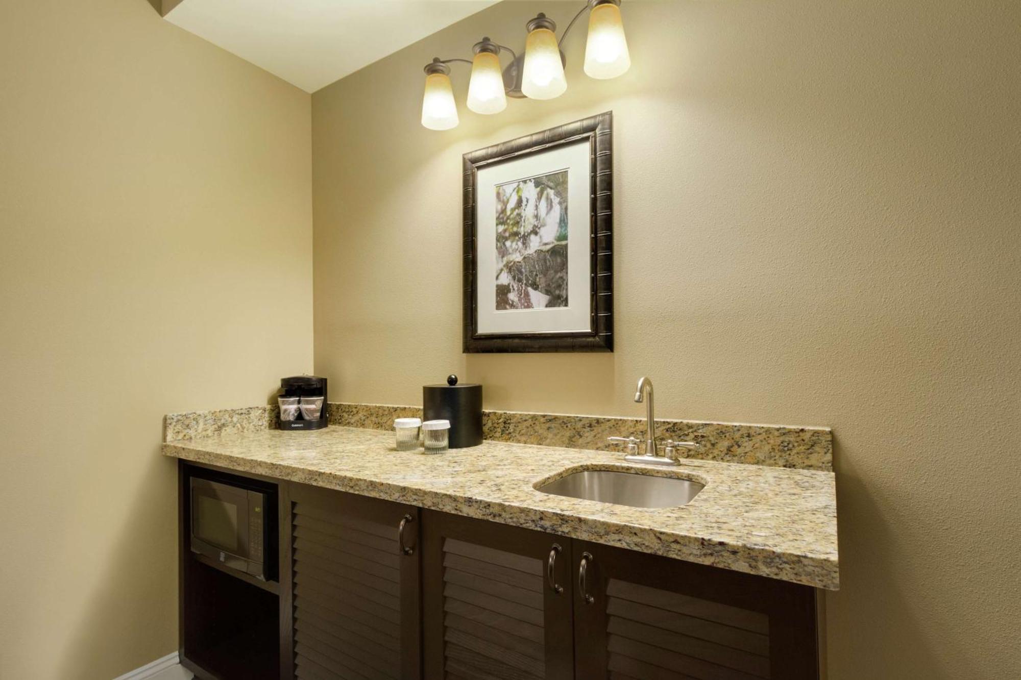 Hotel Embassy Historic District 4*