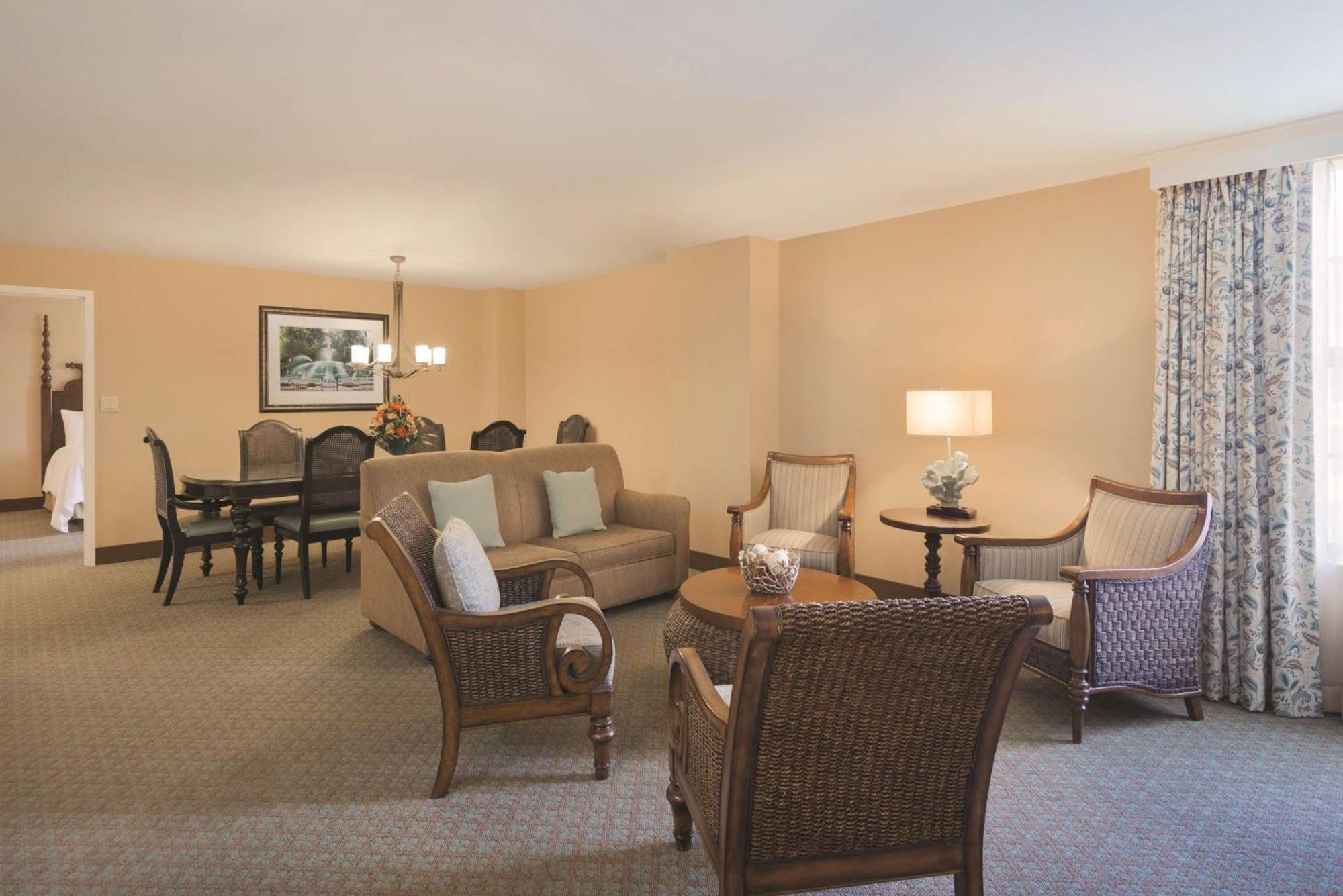 Hotel Embassy Historic District 4*