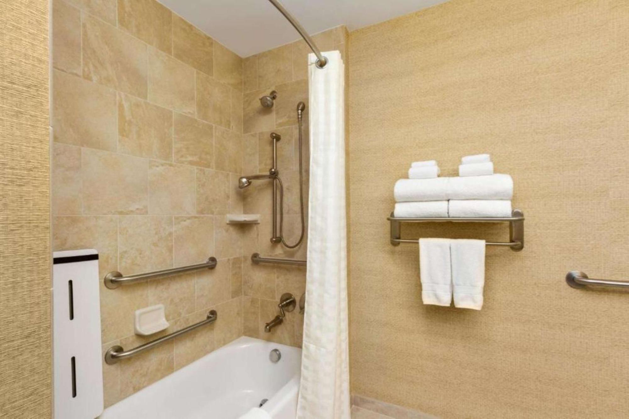 Hotel Embassy Historic District 4*