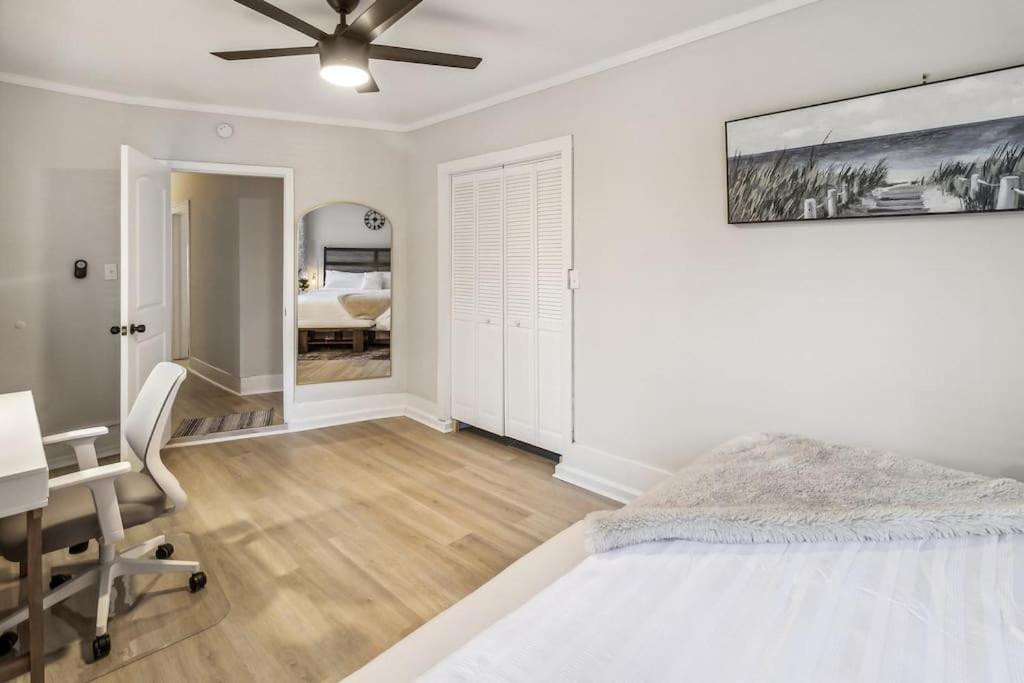 5 Min Drive To Downtown! Modern 3br In Savannah! Apartment