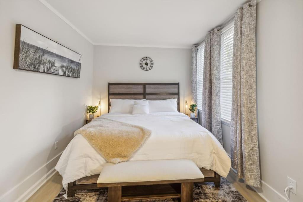 5 Min Drive To Downtown! Modern 3br In Savannah! *
